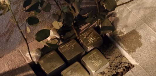 privat:-palafrugell-col•loca-5-llambordes-stolpersteine-en-record-dels-deportats-del-municipi-als-camps-de-concentracio-nazis