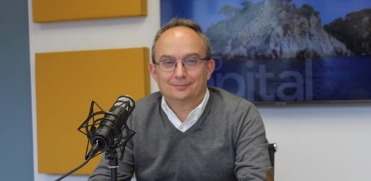 Josep Coll als estudis de Ràdio Capital abans del Govern i Oposició de Palamós