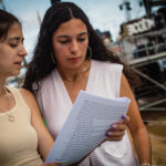 Anna Salvadó i Carla Saló a l’especial de Ràdio Capital, “Una cantada diferent” a la Cantada d’hanaveres de Calella de Palafrugell.   Fotografia: Laia Serch