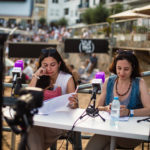 Anna Salvadó, Carla Saló i Cristina Vilà a l’especial de Ràdio Capital, “Una cantada diferent” a la Cantada d’hanaveres de Calella de Palafrugell.   Fotografia: Laia Serch