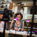 Cristina Vilà  a l’especial de Ràdio Capital, “Una cantada diferent” a la Cantada d’hanaveres de Calella de Palafrugell.   Fotografia: Laia Serch